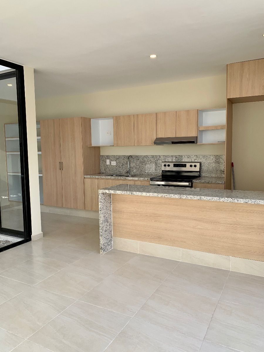 2 de 30: Cocina abierta  vestida y alacena