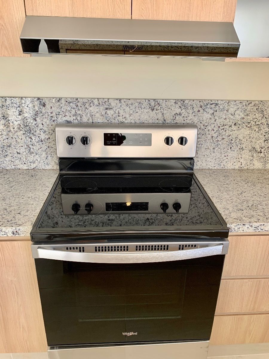 12 of 31: Estufa con horno de convección