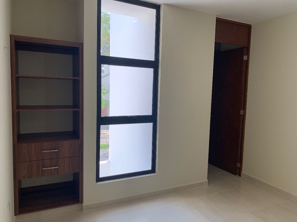 24 de 30: Recámara principal con gavetero