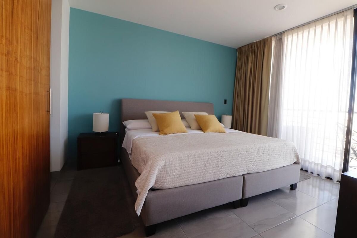 8 de 14: Recamara Principal con Baño y Walking Closet