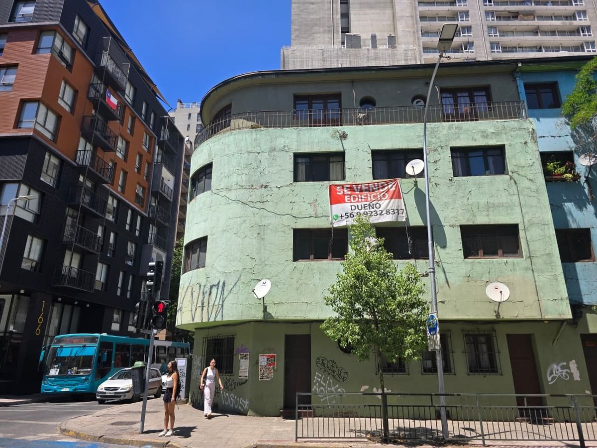Edificio en Lord Cochrane 161, Santigo Centro
