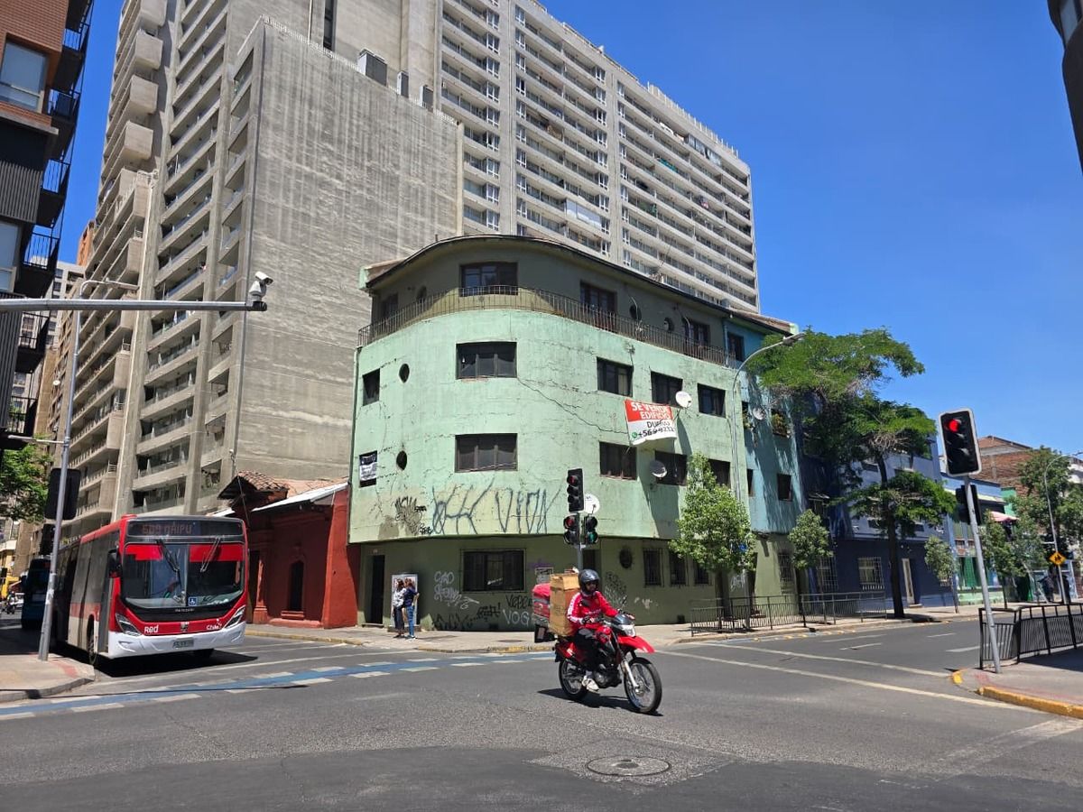 Edificio en Lord Cochrane 161, Santigo Centro