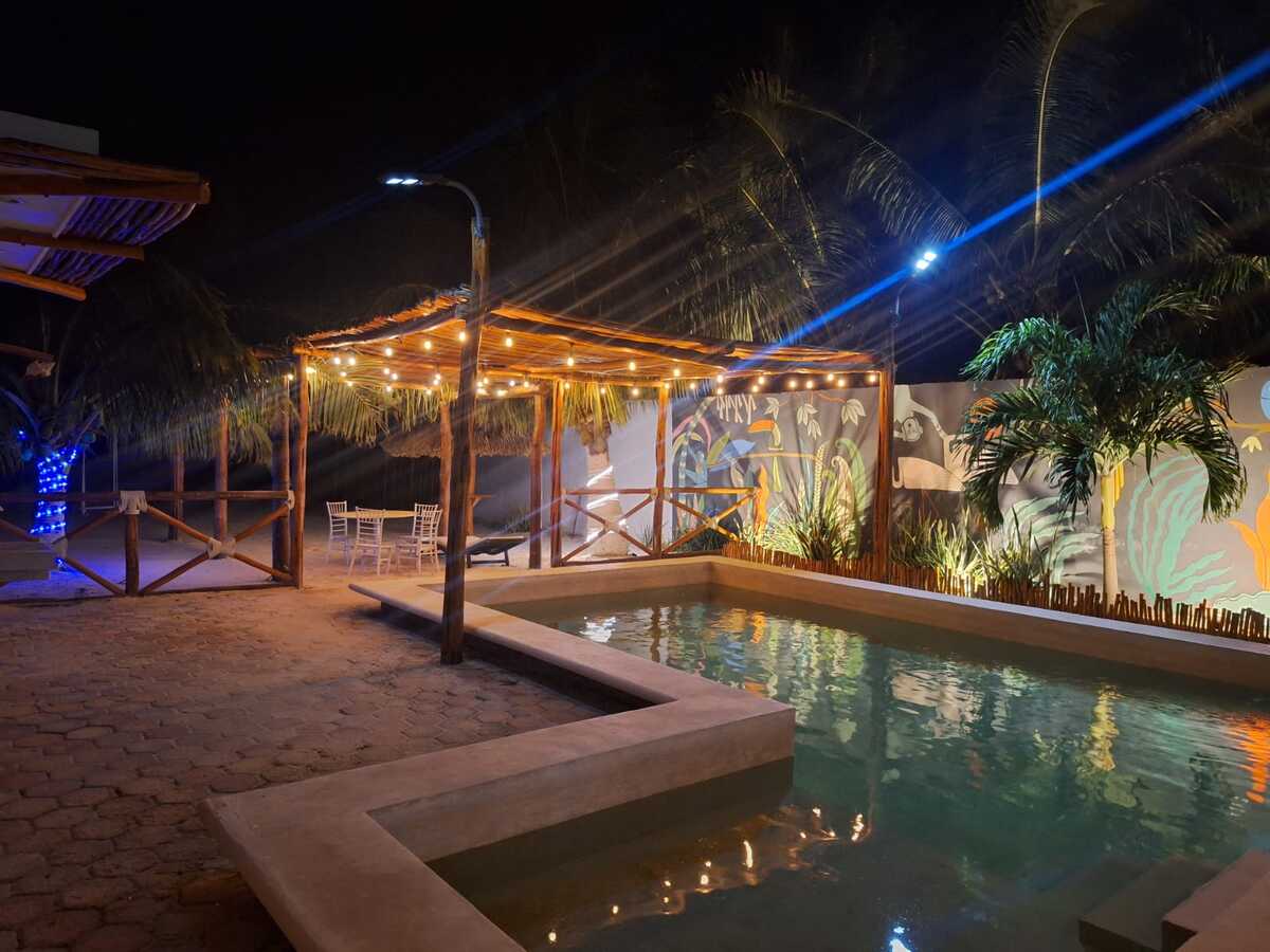 43 of 43: Alberca de noche