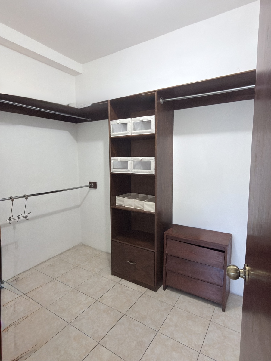 22 de 25: WALKING CLOSET