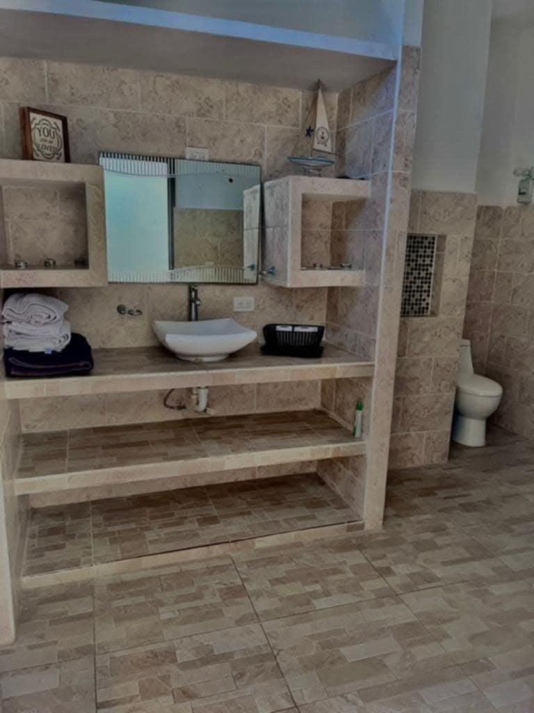 5 of 12: Baño Completo