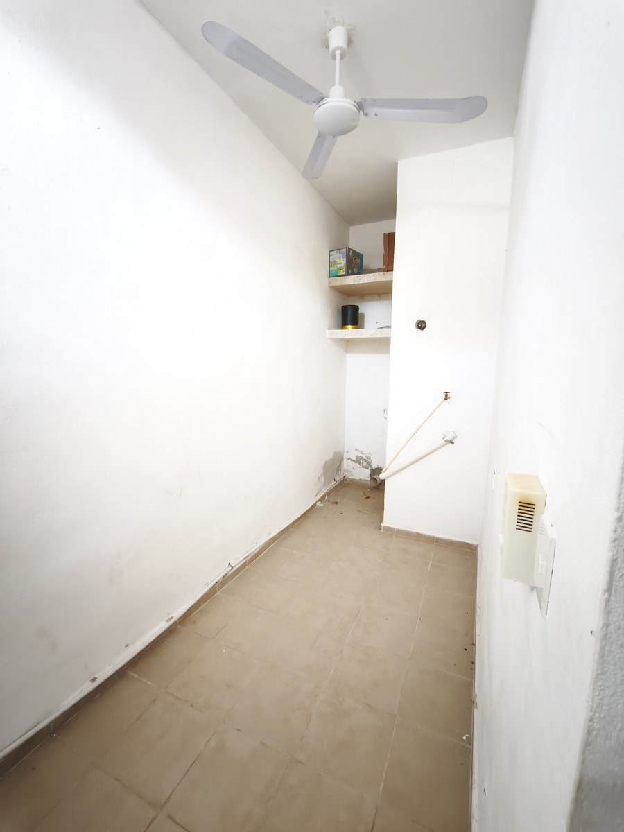 10 of 12: Cuarto de servicio/estudio