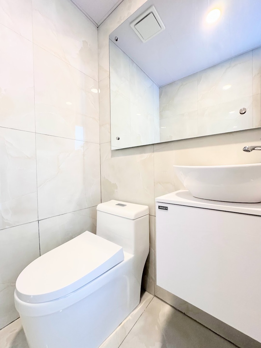 7 de 17: Bano de visita