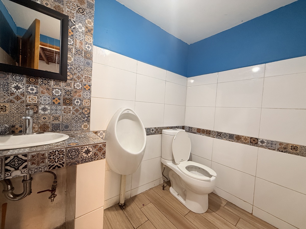 8 of 25: Baños comunes