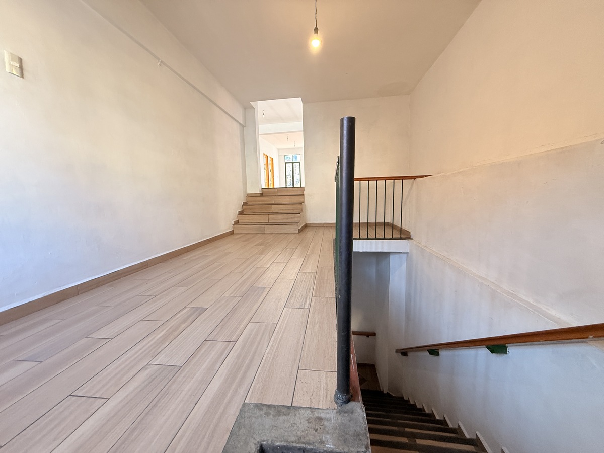 15 of 25: Local Planta Alta