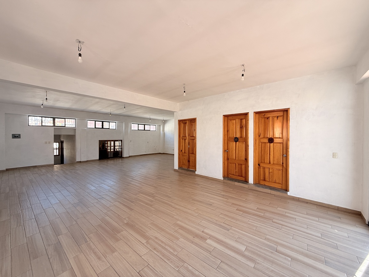 19 of 25: Local Planta Alta