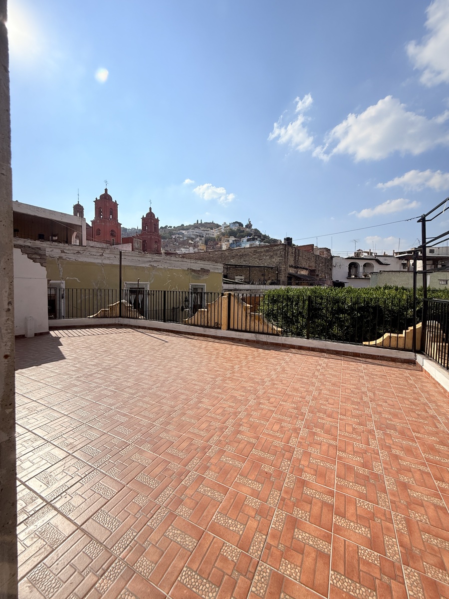 20 of 25: Local Planta Alta