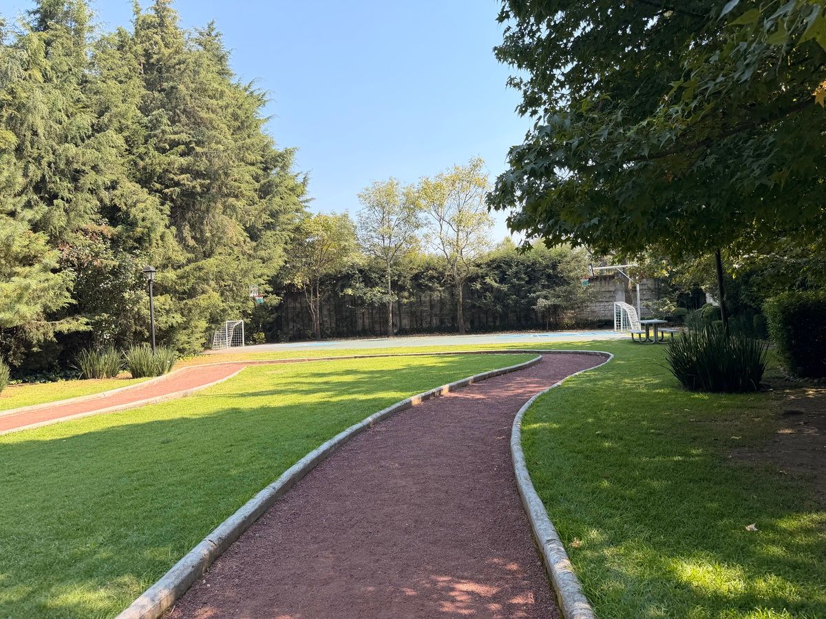 5 de 48: Pista de correr  Las Haciendas, Barranca de Tarango 80