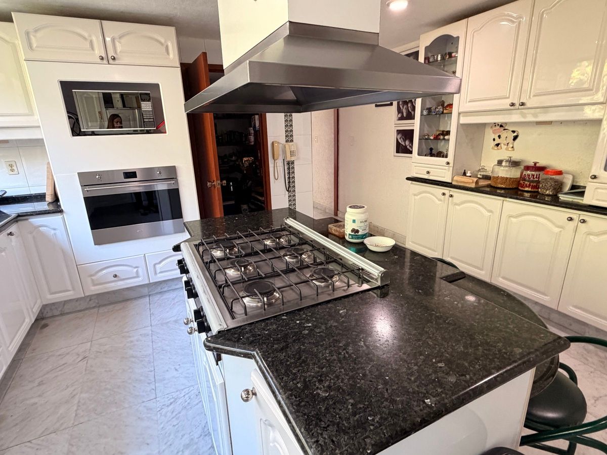 14 de 48: área de cocina con alacena Las Haciendas, Barranca de Tarang