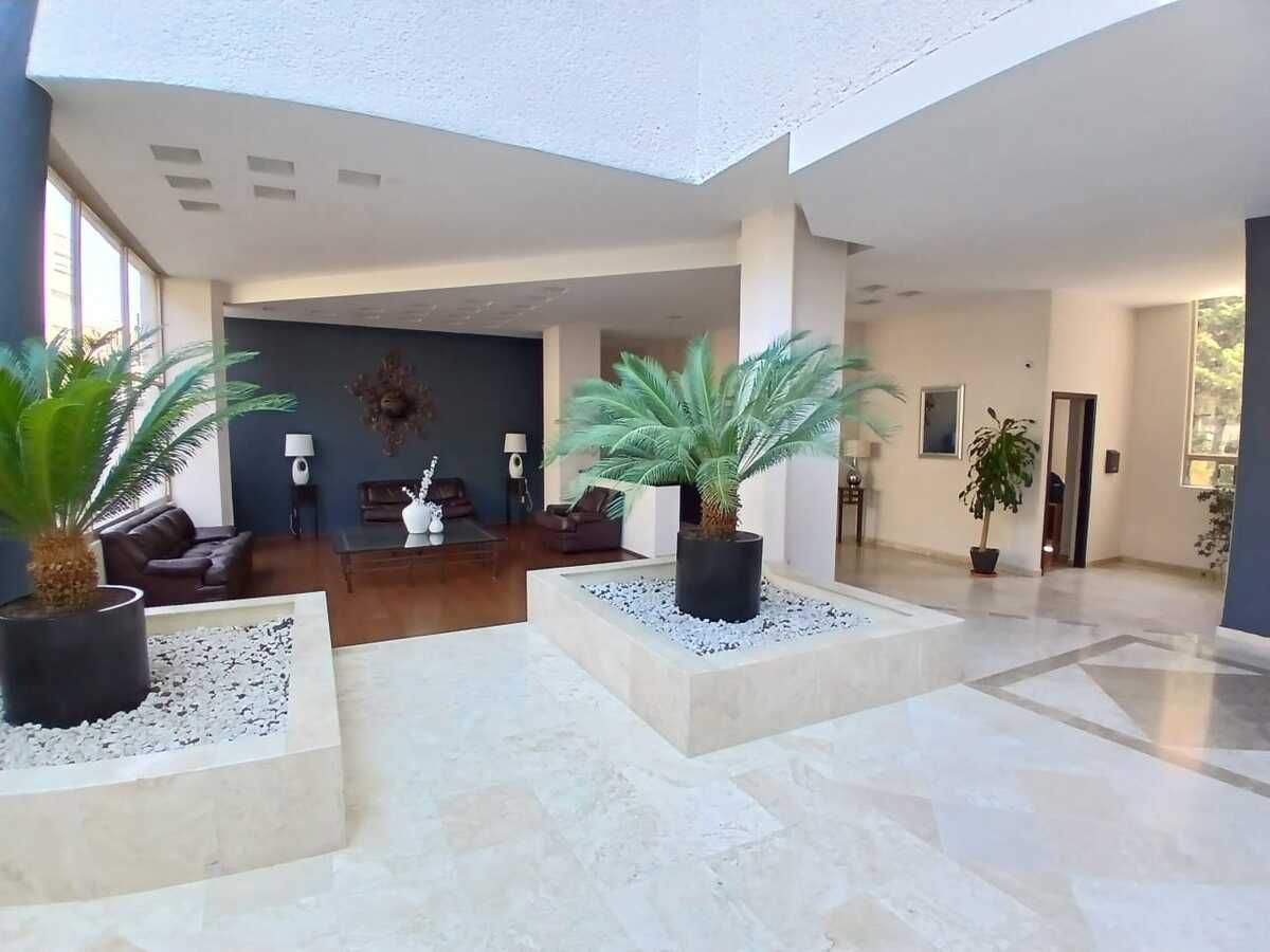 33 de 37: LOBBY ENTRADA