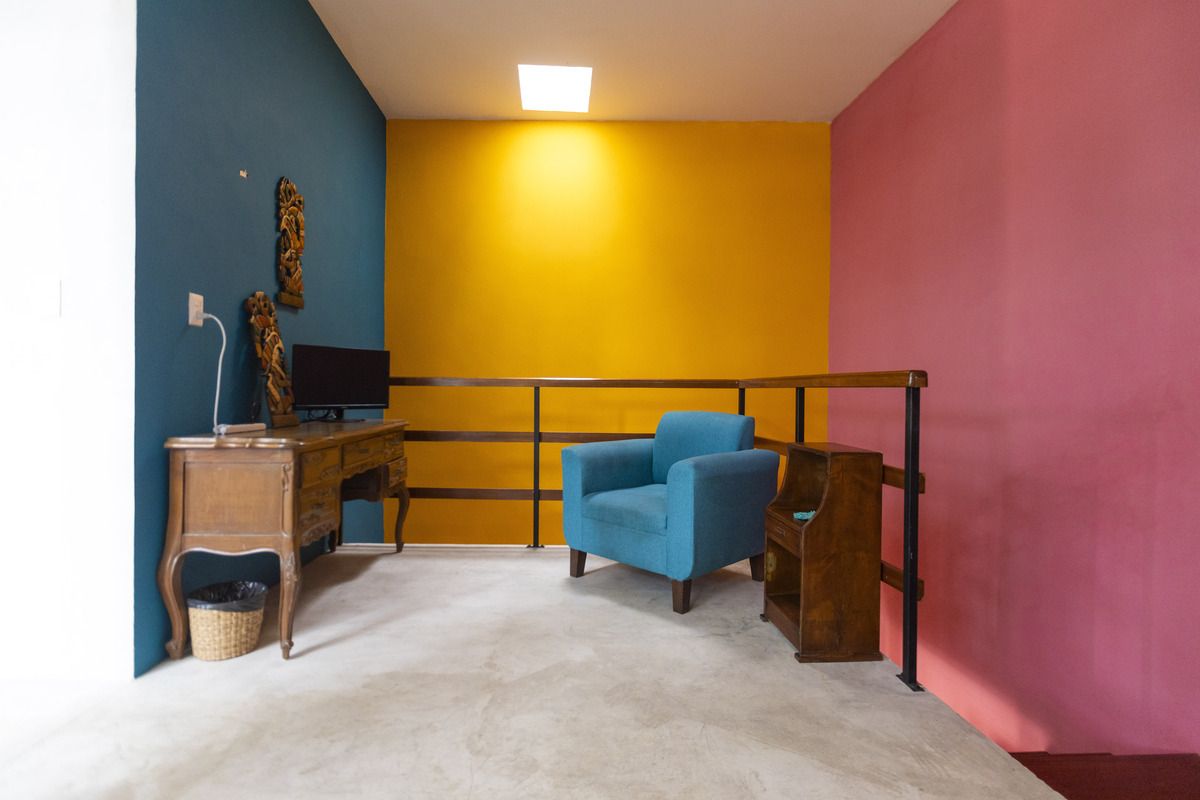 23 de 26: Office or Reading Space