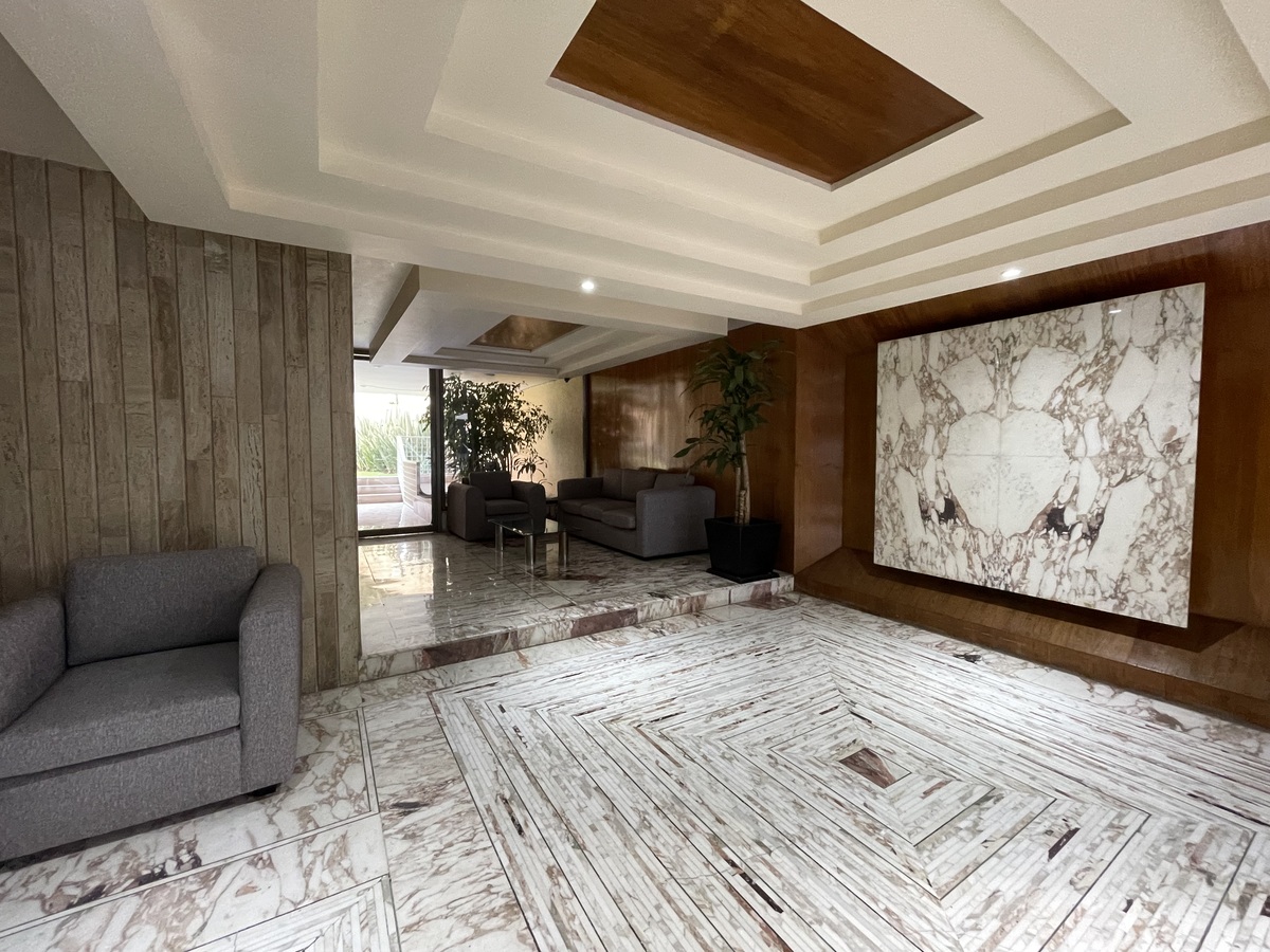 3 de 31: Lobby del edificio