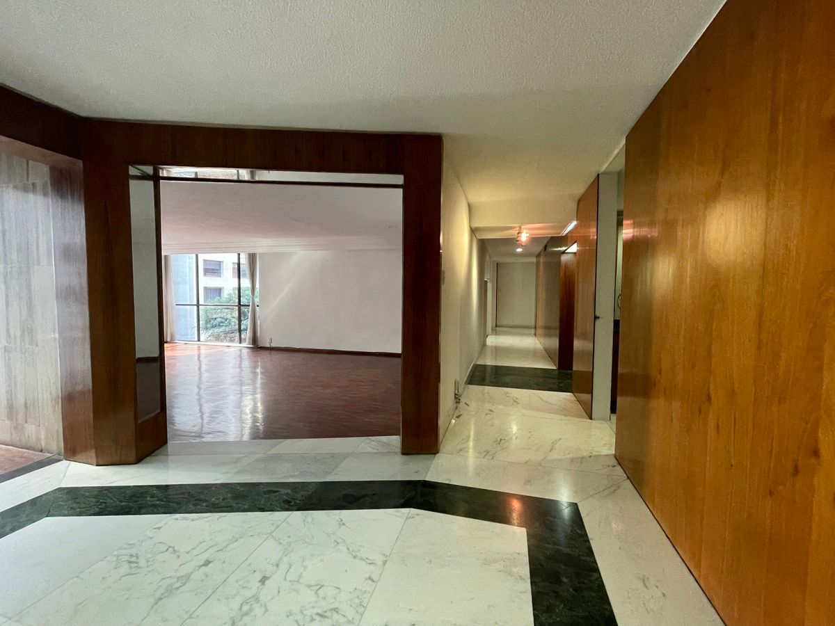 17 de 31: Pasillo hacia el ala de habitaciones