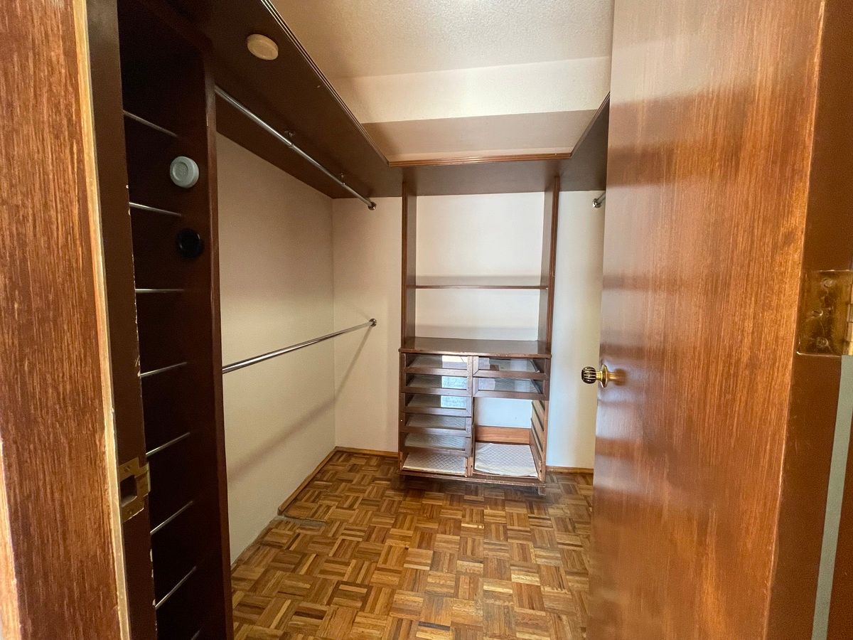 28 de 31: Vestidor de recámara 3