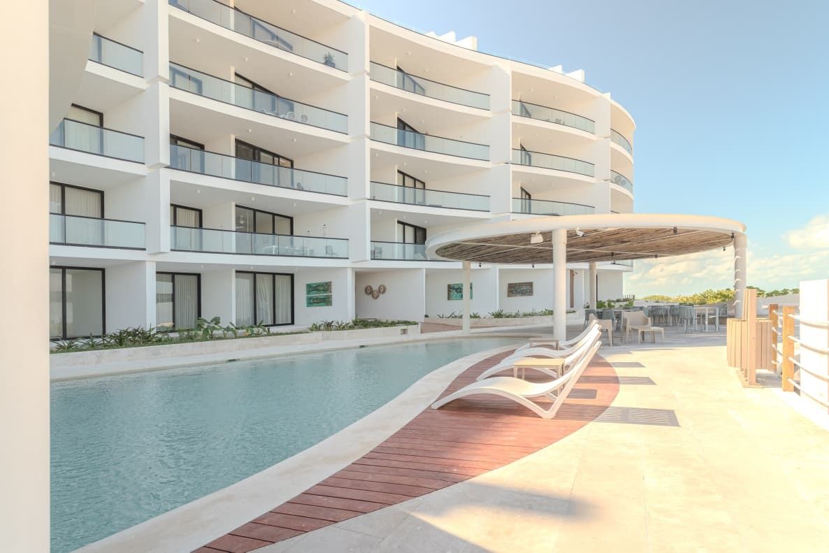 24 de 28: Alberca adultos