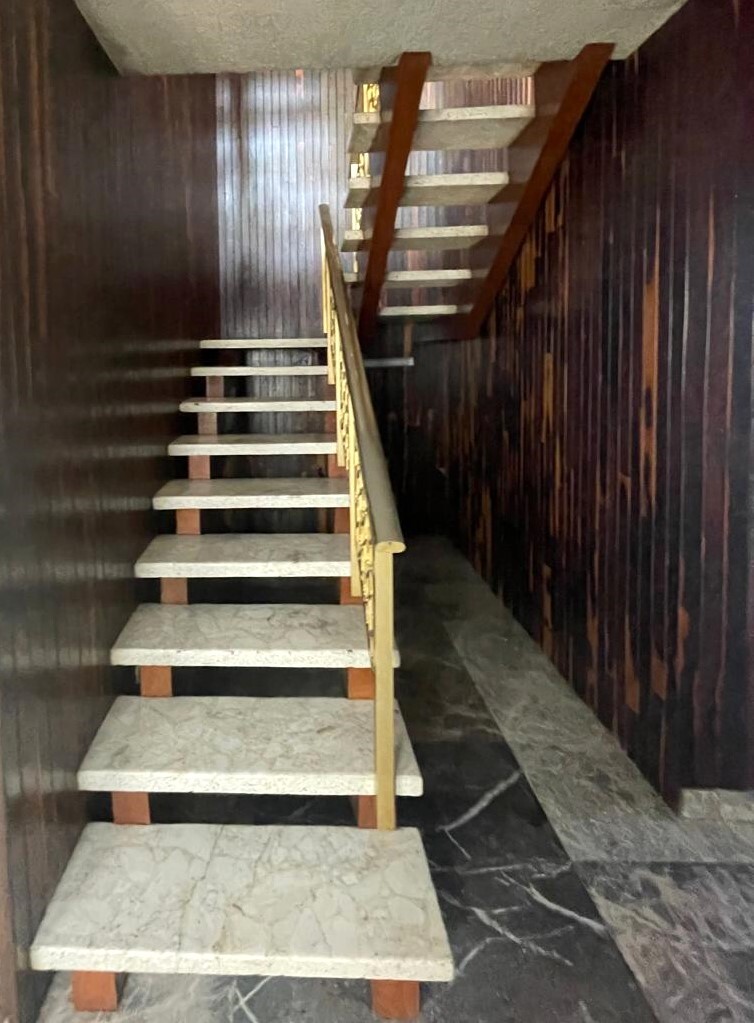 6 de 25: EScalera