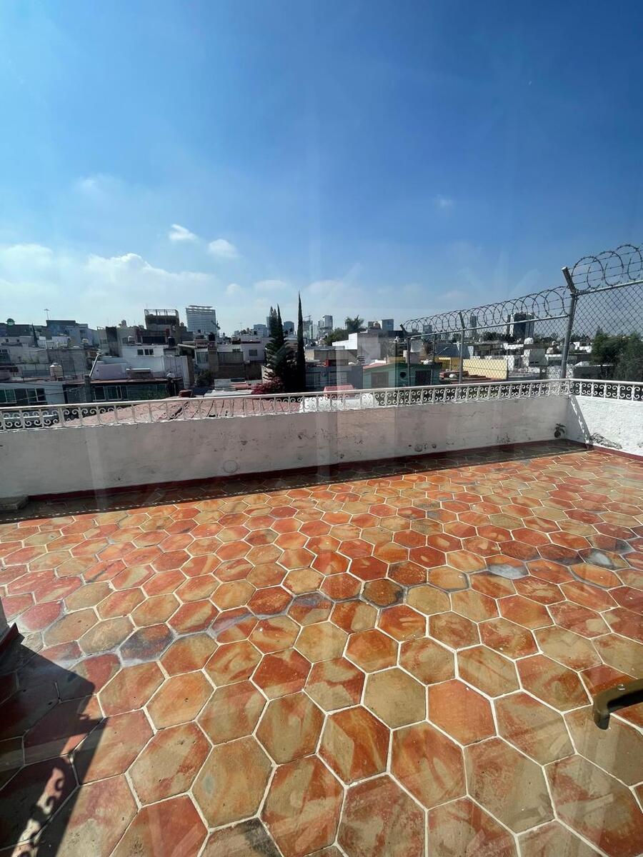 25 de 25: Terraza con vista a la calle