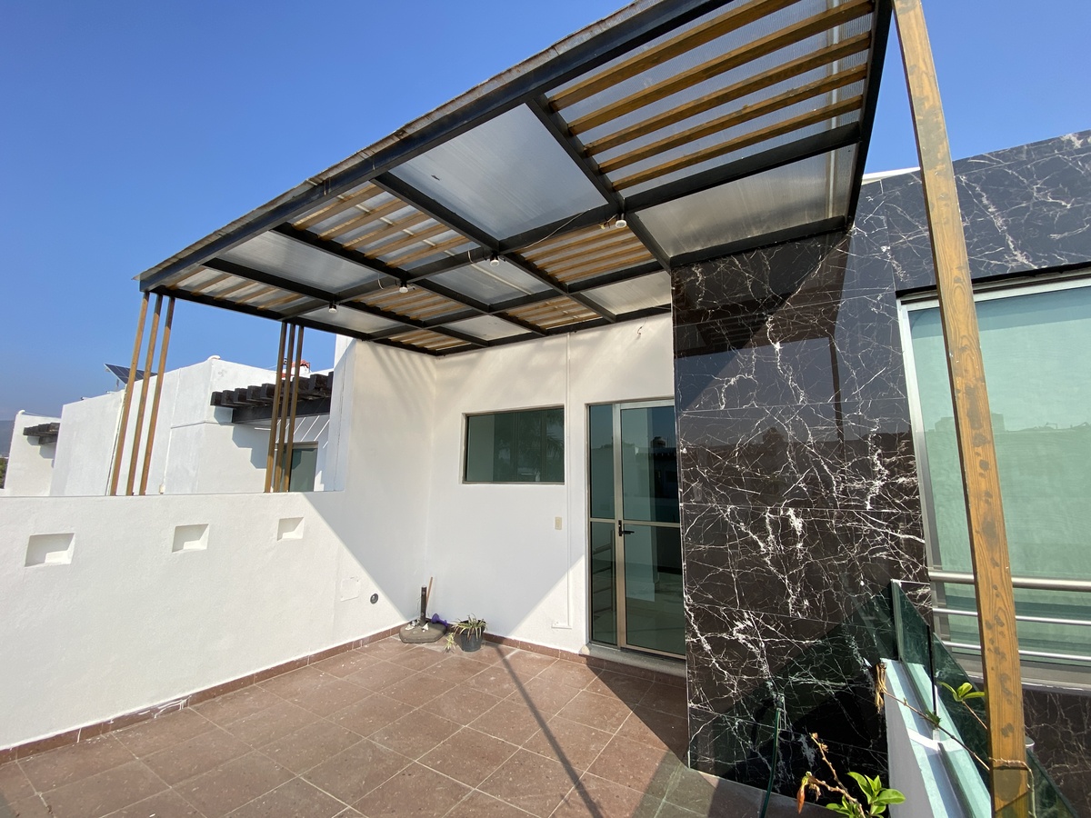 27 de 38: Terraza techada