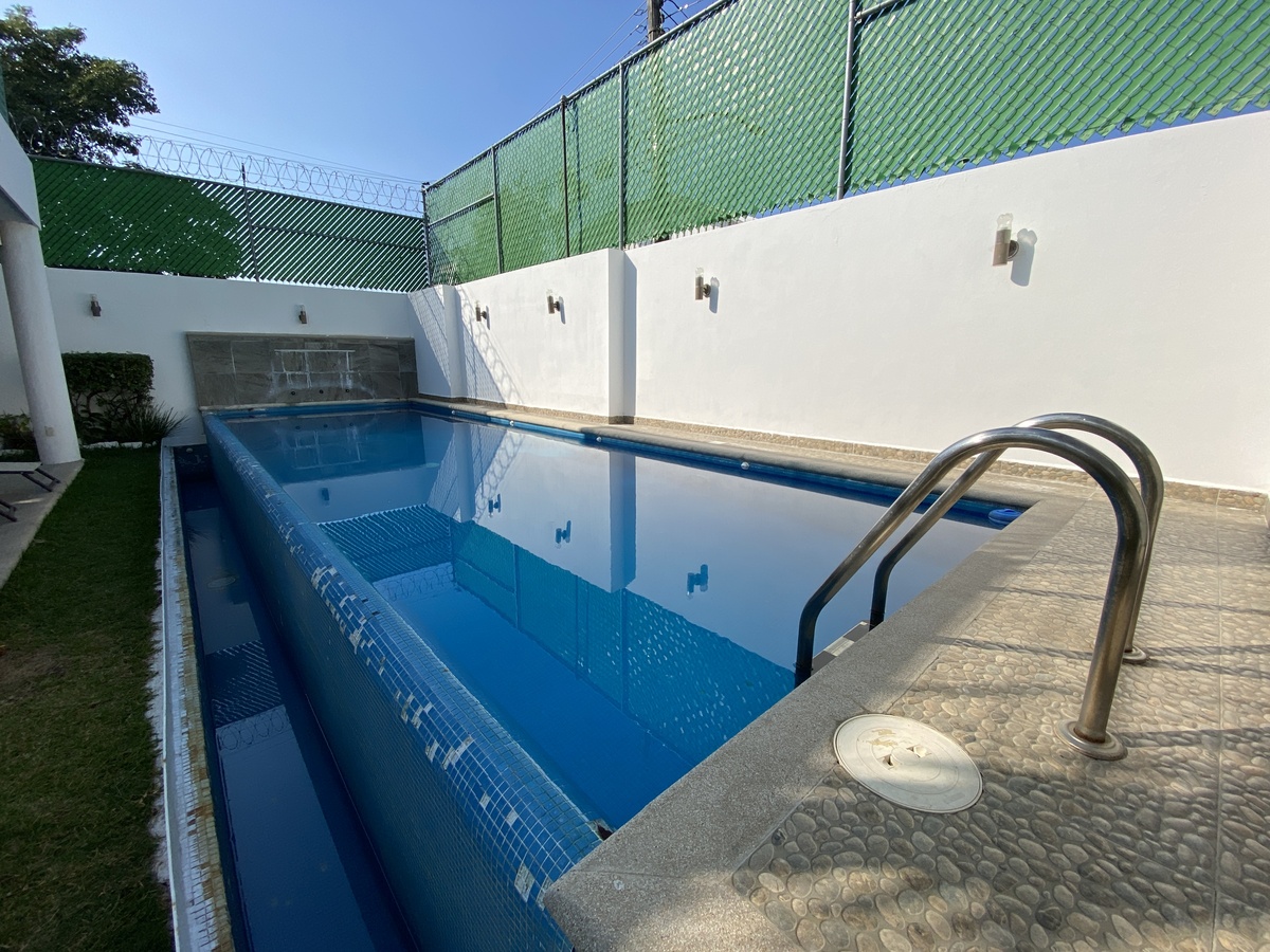 30 de 38: Alberca (casa club)