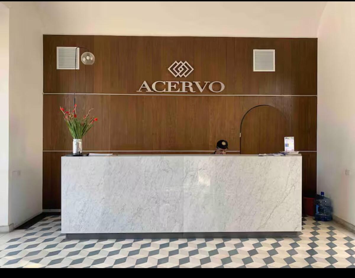 9 of 26: LOBBY/RECEPCION