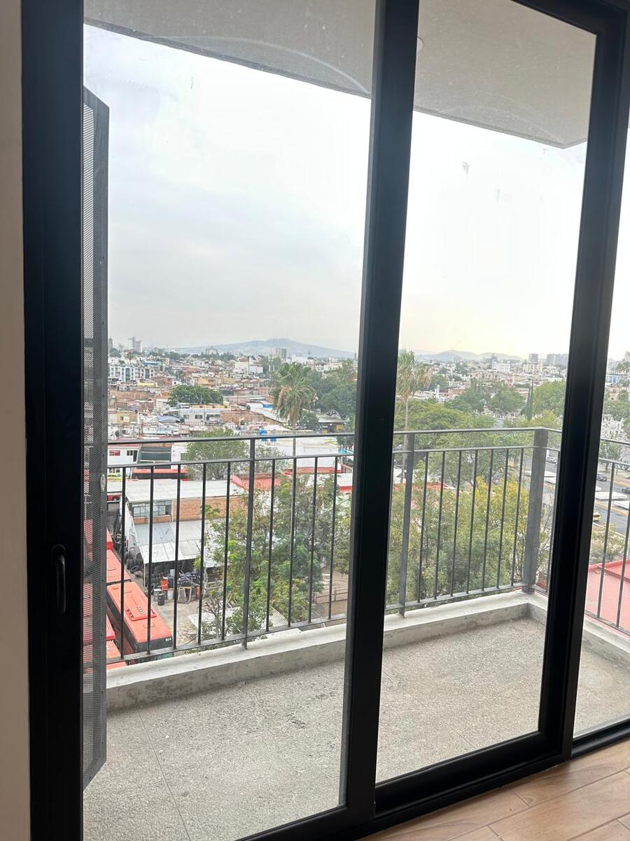 20 of 26: BALCON INTERIOR