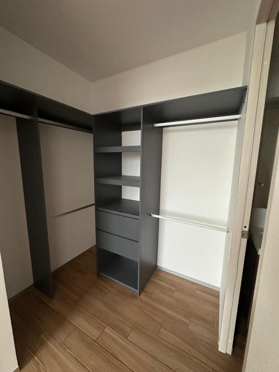 25 of 26: VESTIDOR RECAMARA PRINCIPAL