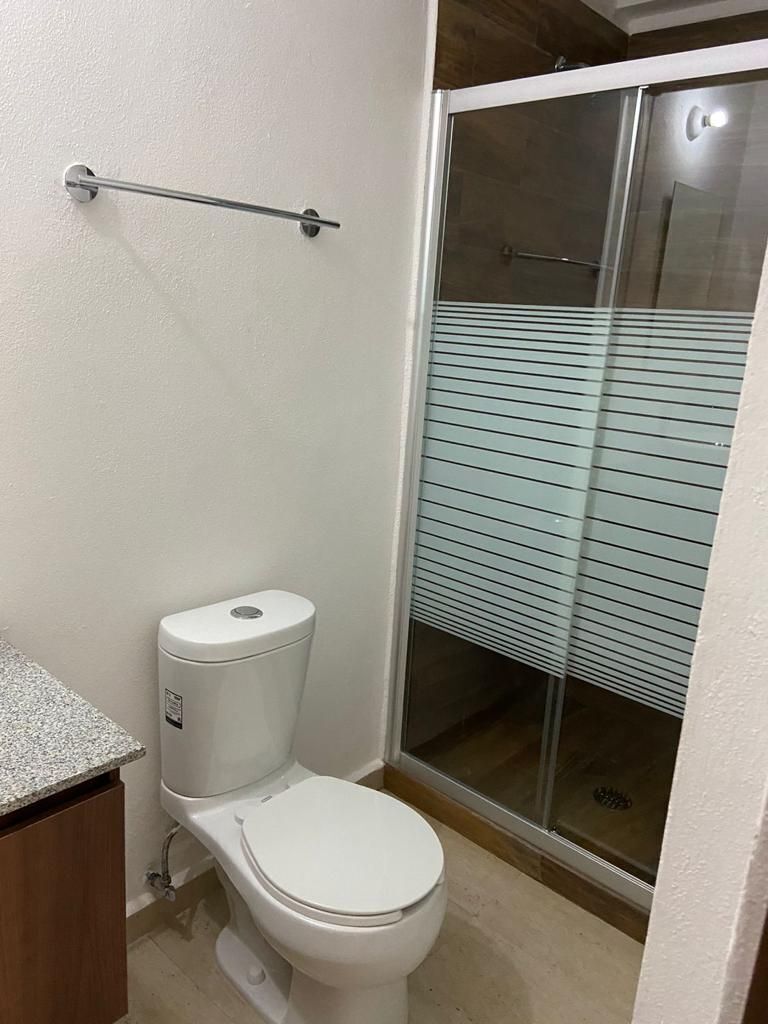 15 de 34: Baño completo