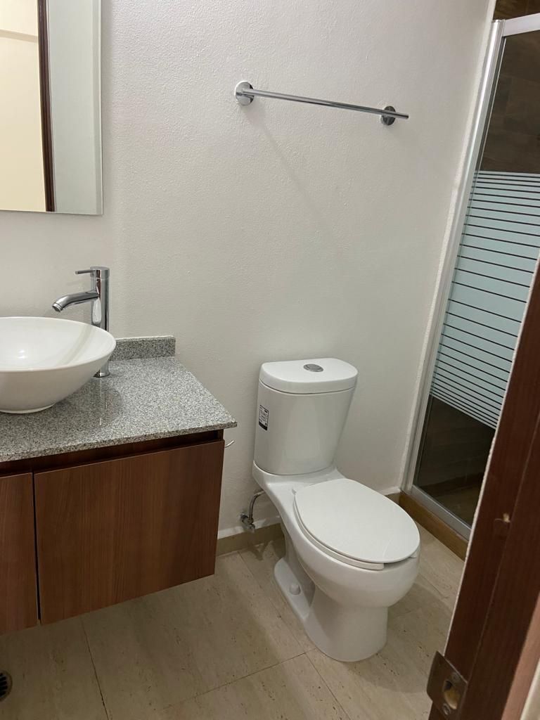 16 de 34: Baño completo