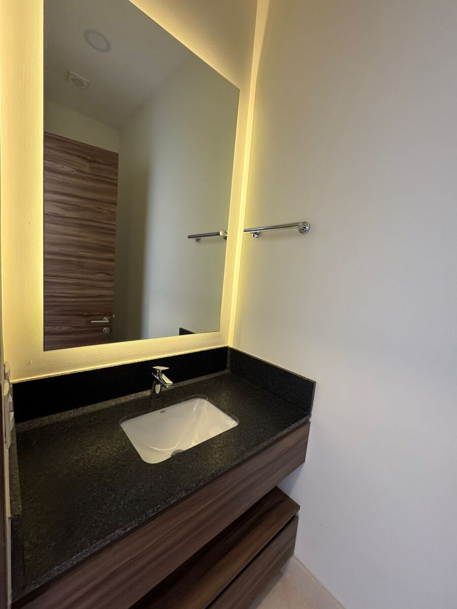 3 of 33: Baño visitas