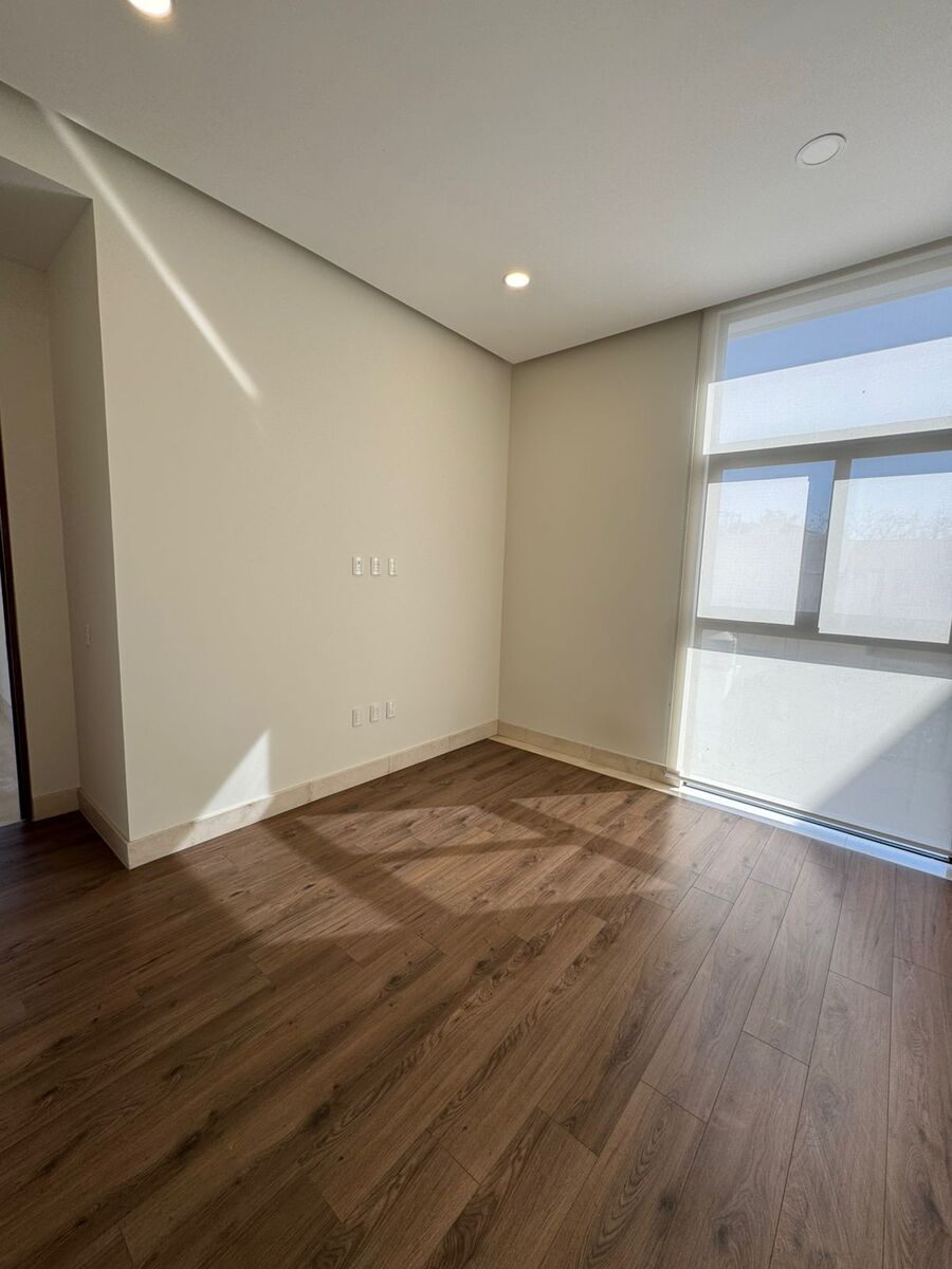 13 of 33: Habitación 2