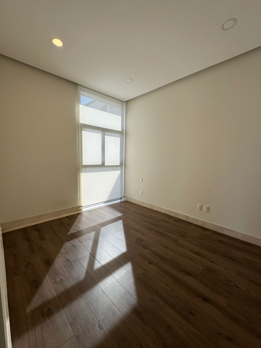 14 of 33: Habitación 2