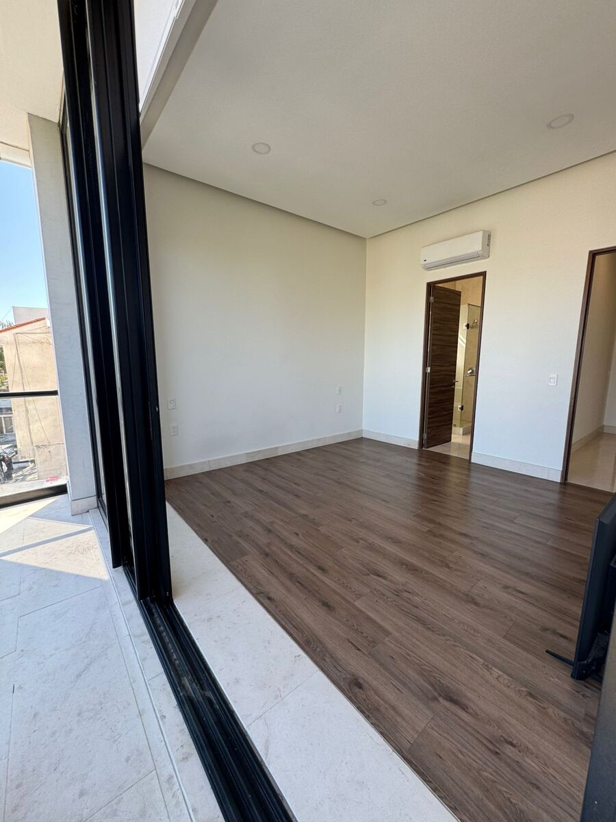 21 of 33: Recámara principal