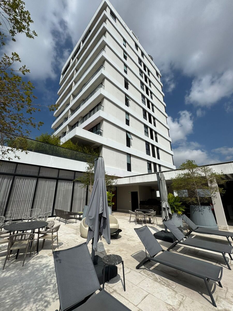 1 of 33: Vista edificio desde alberca