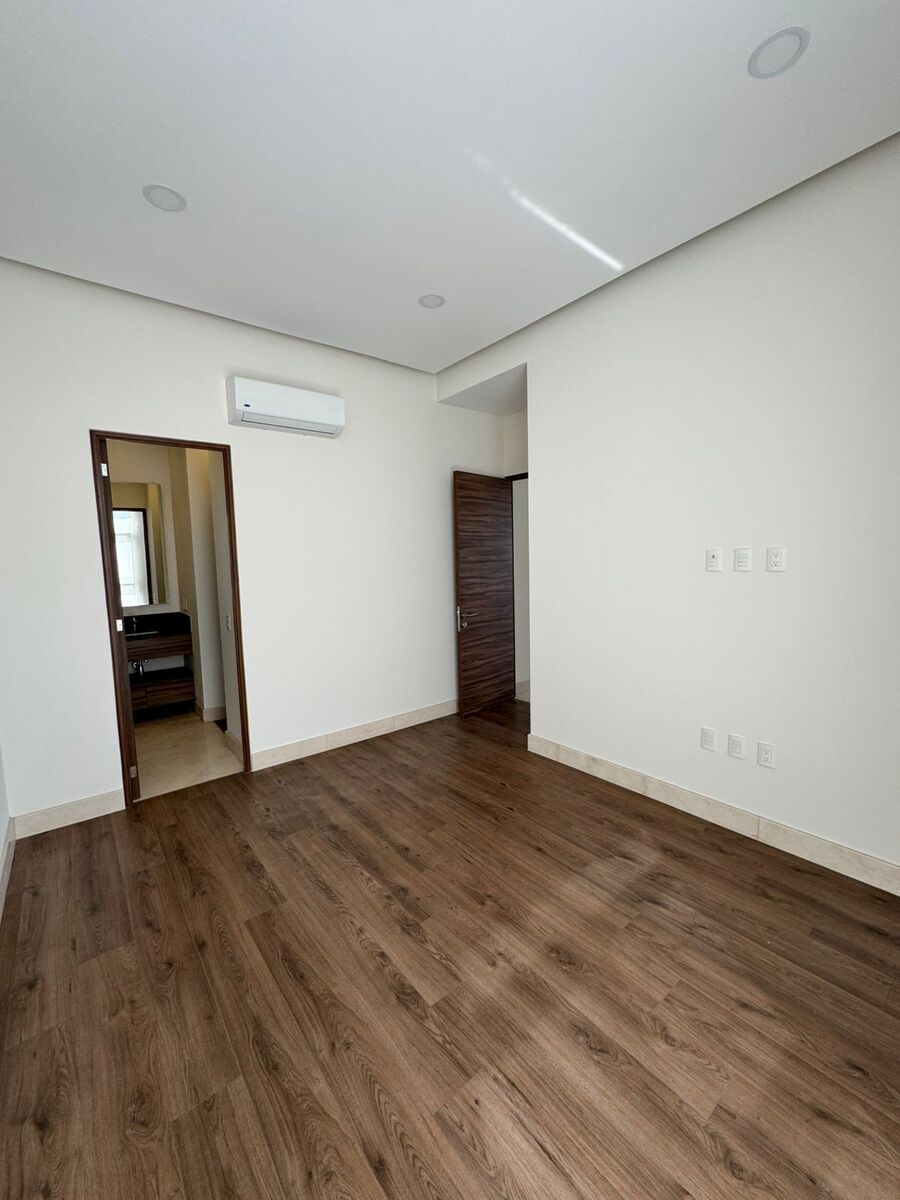 30 of 33: Segunda habitacion