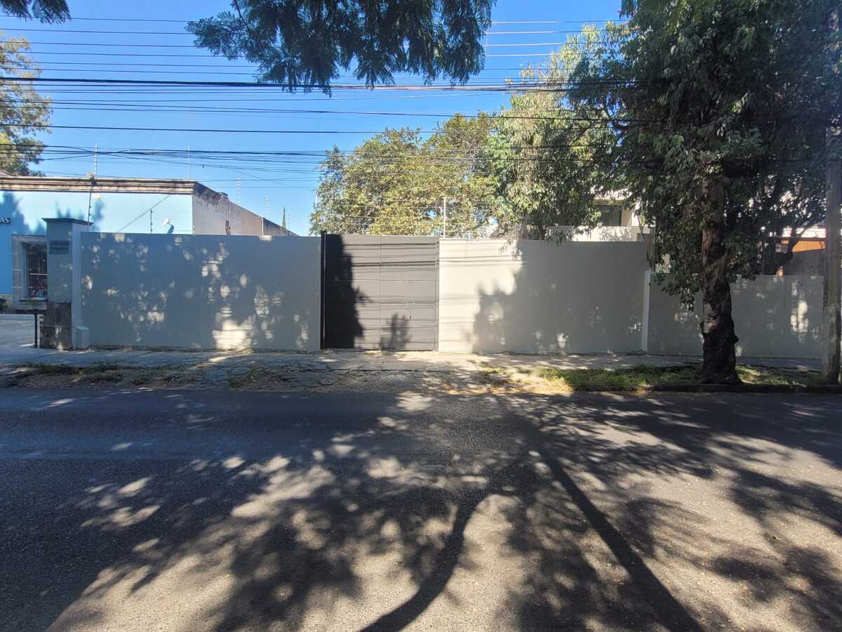 19 de 19: Portón Estacionamiento