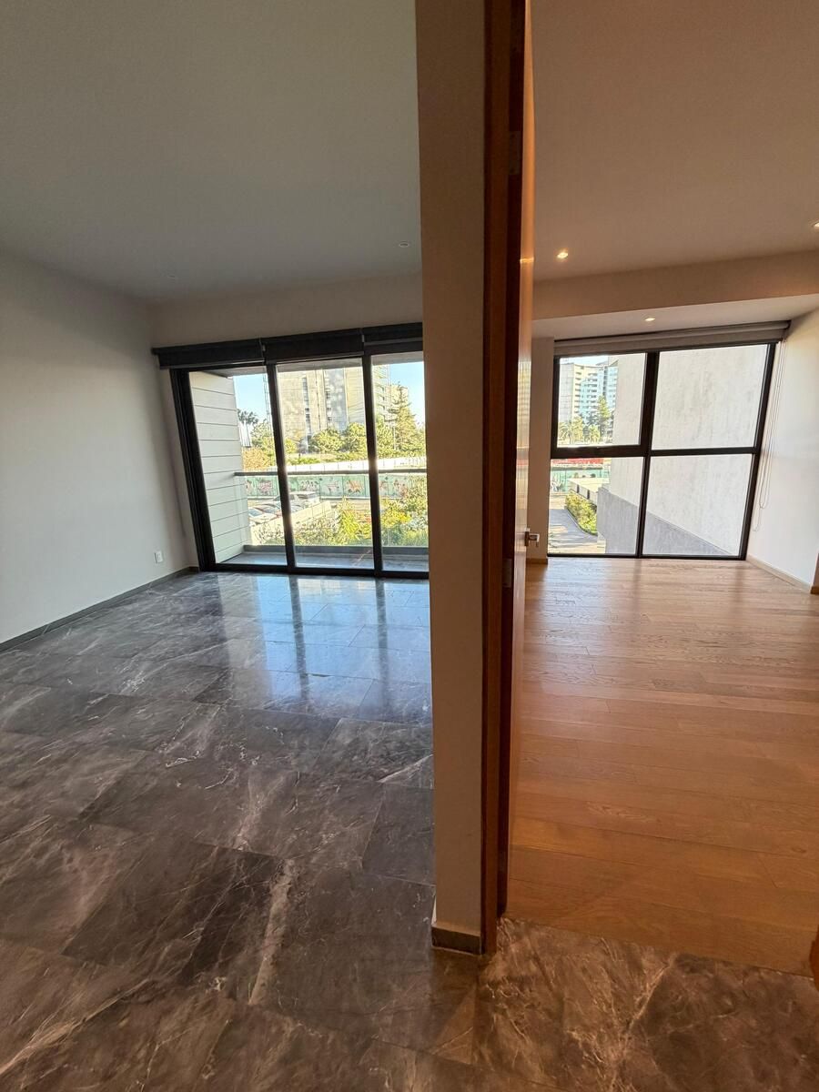 3 de 10: Sala y Habitacion