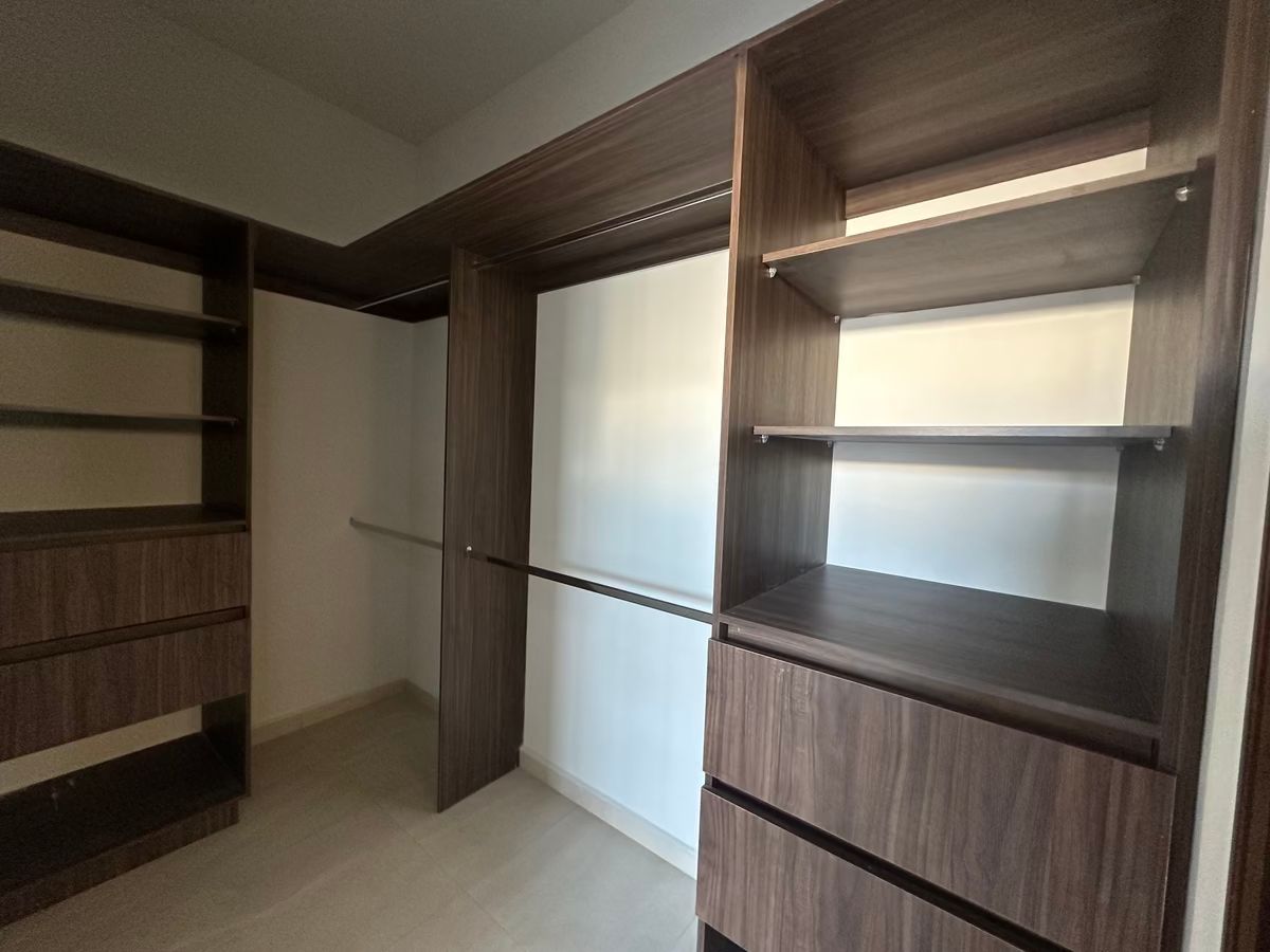 10 de 31: WALK IN CLOSET REC PB