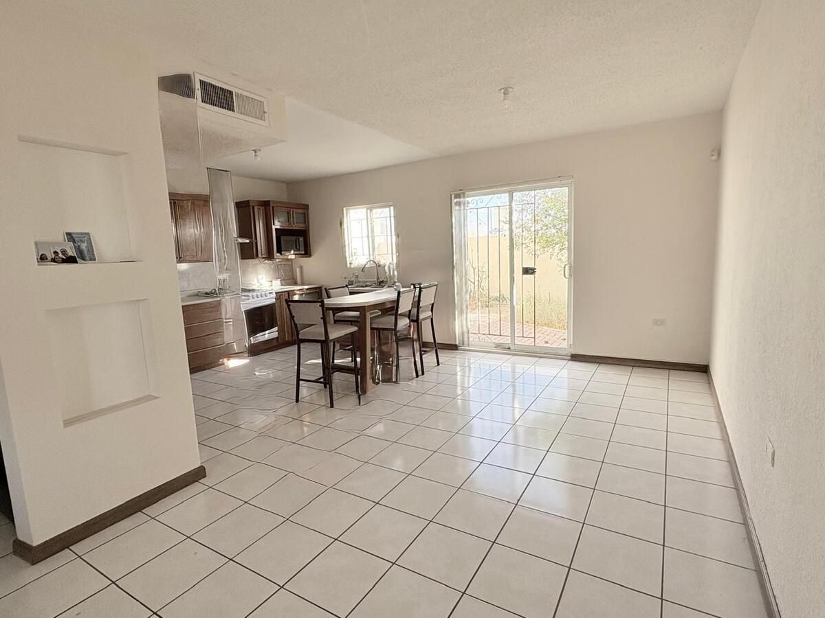 3 of 11: Comedor-cocina