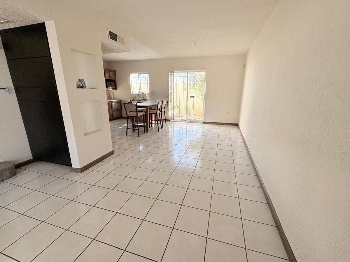 2 of 11: Sala-comedor