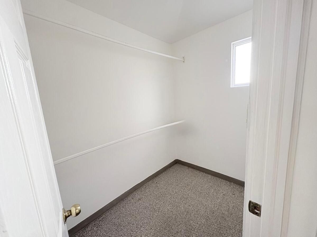 6 of 11: Walk in closet recámara principal