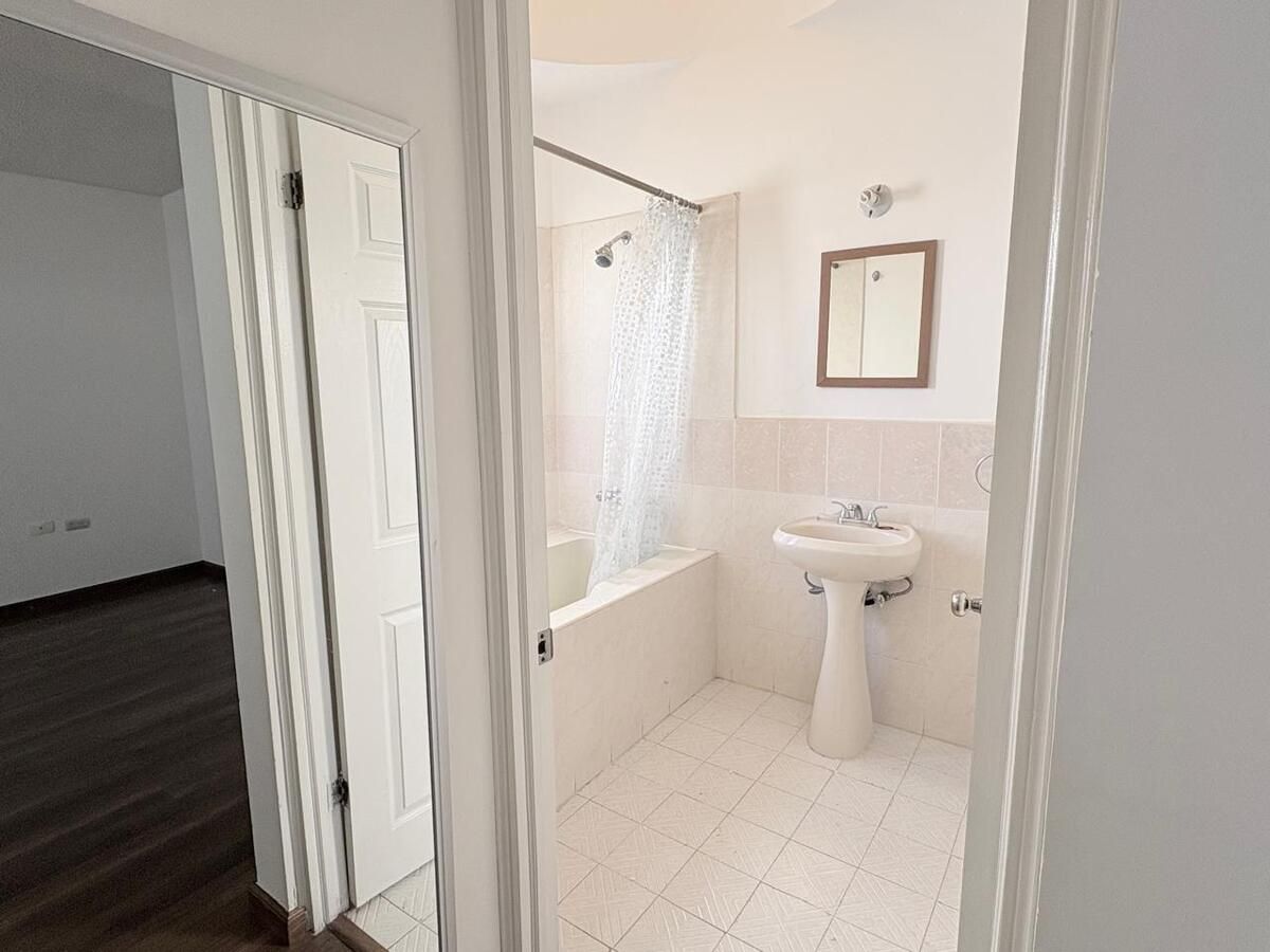 7 of 11: Baño recámara principal