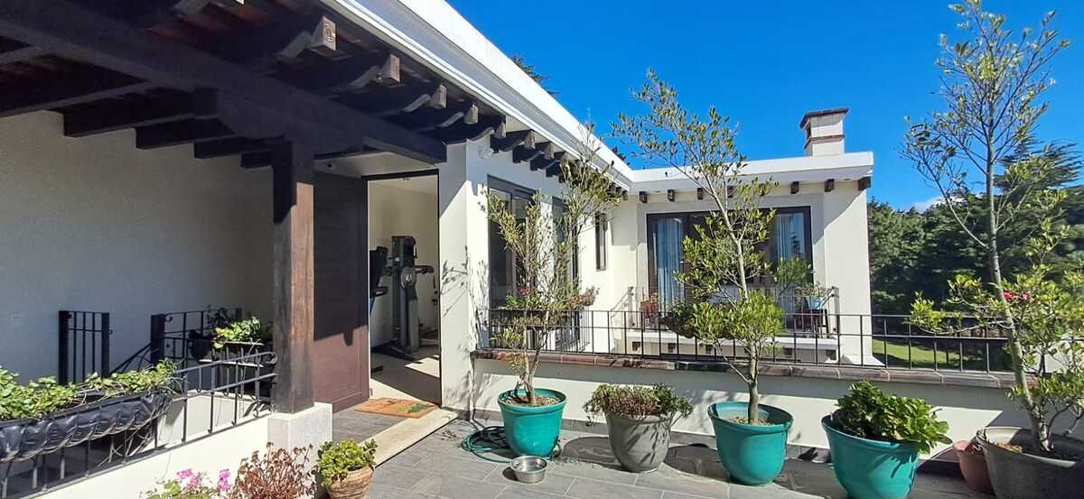 13 de 24: Terraza area de servicio y gimnasio