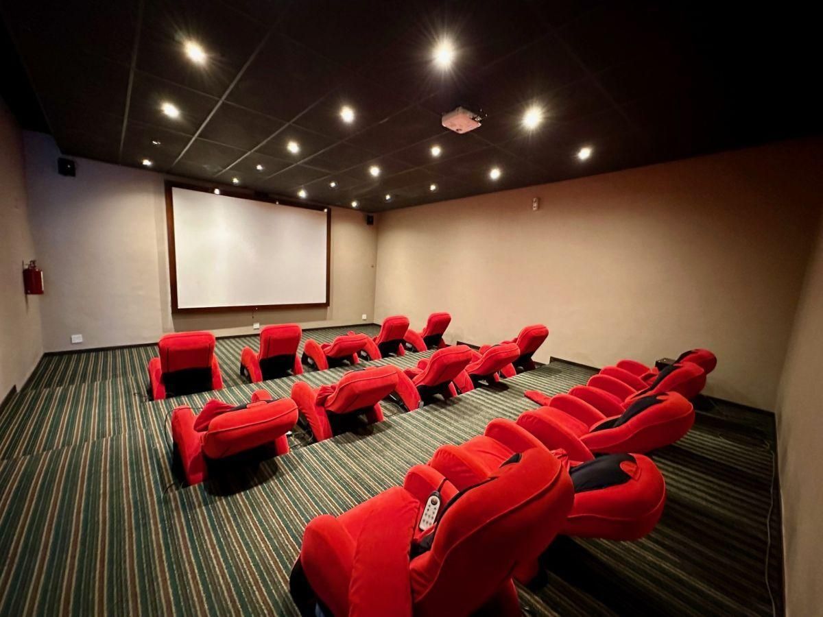 4 de 12: Sala de Cine