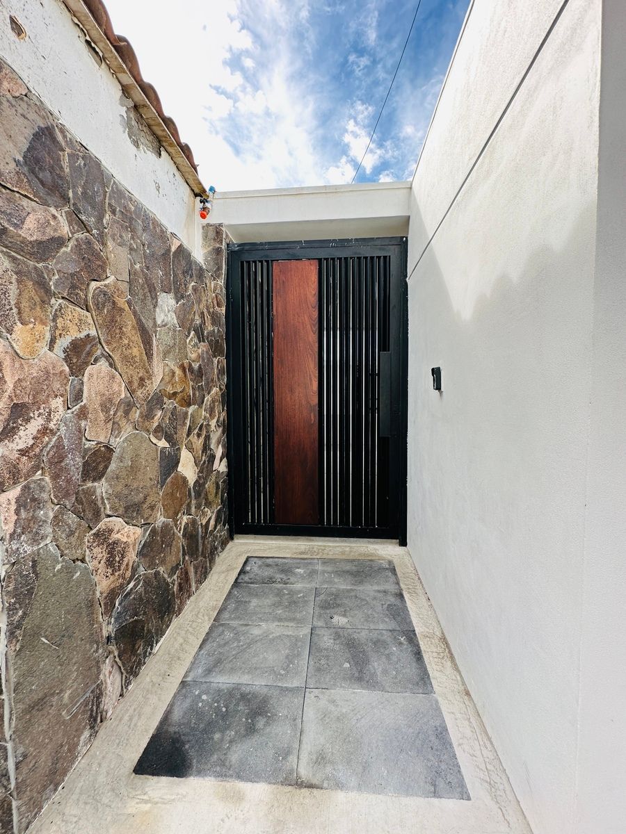 17 of 36: Entrada principal