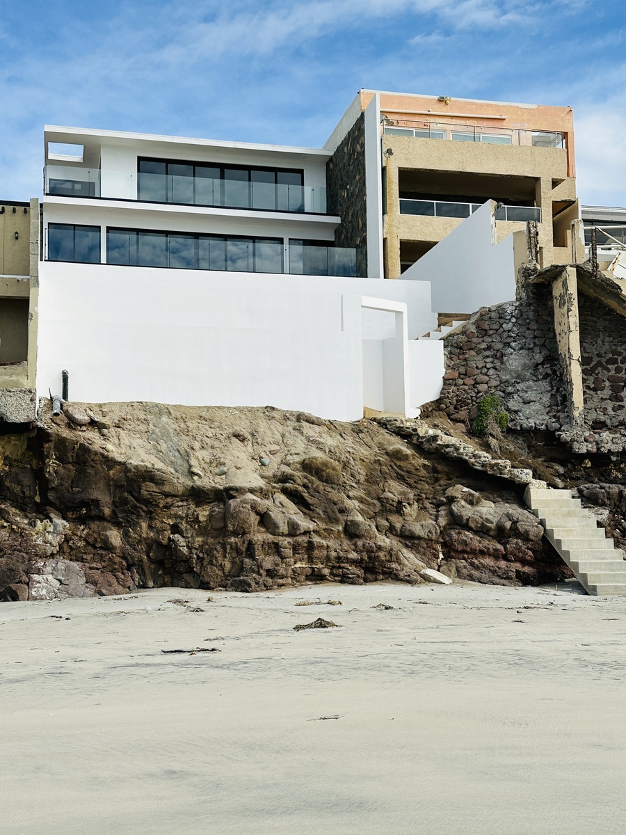 16 of 36: Acceso a los estudios desde playa