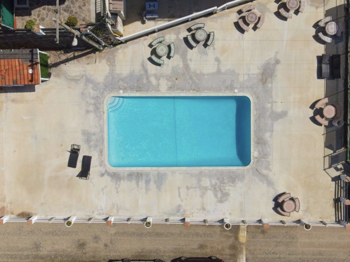 25 of 36: Alberca con vista al mar